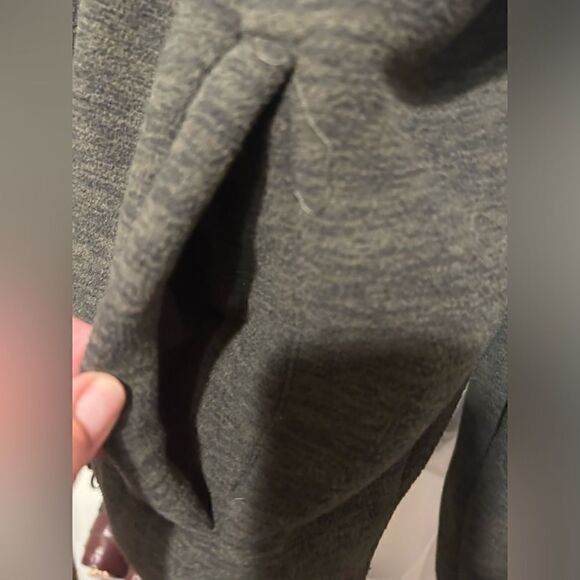 32 Heat EUC Zip-up sweater - Picture 3 of 8